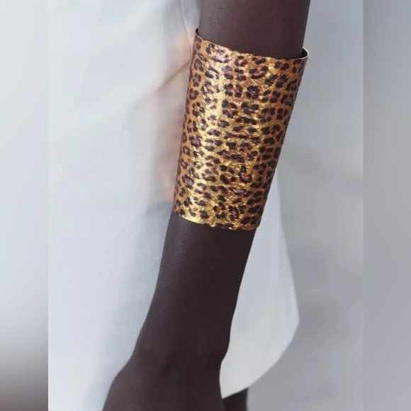 NWT- ZARA ANIMAL PRINT ARM CUFF BRACELET (matching earrings available) - Picture 1 of 5